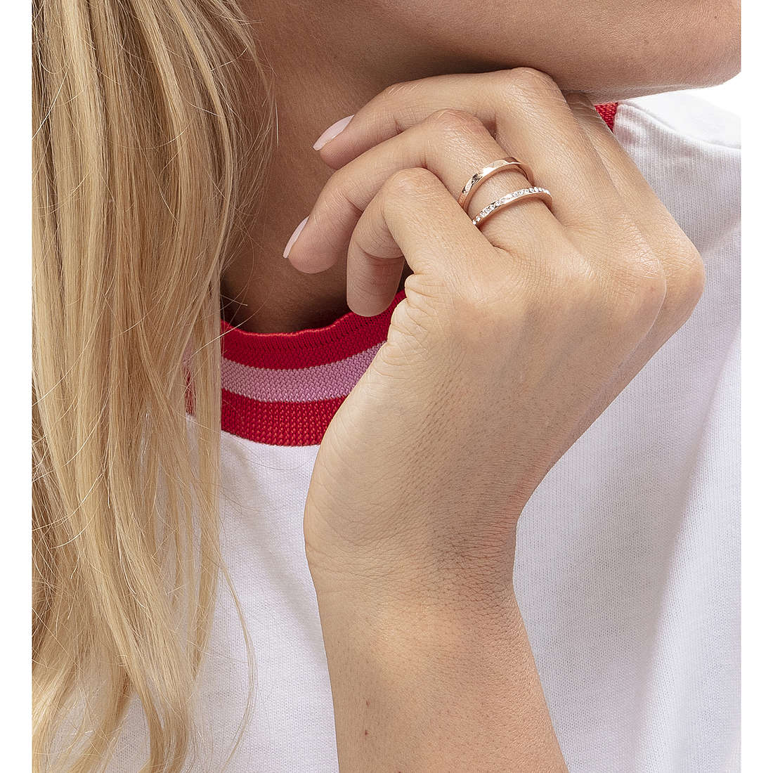 Calvin Klein anelli Outline donna KJ6VPR140107 indosso