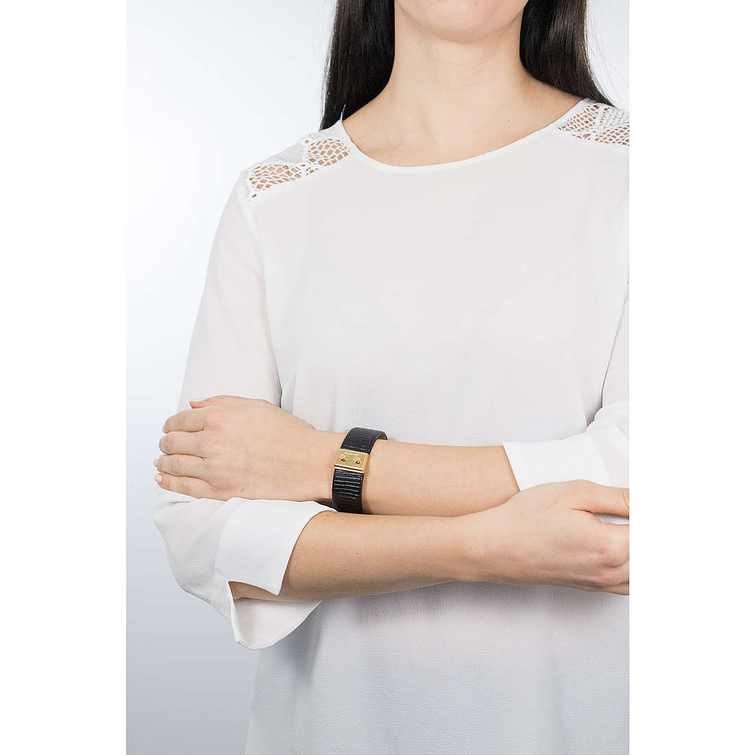 Michael Kors bracciali Iconic donna MKJ6808710 indosso
