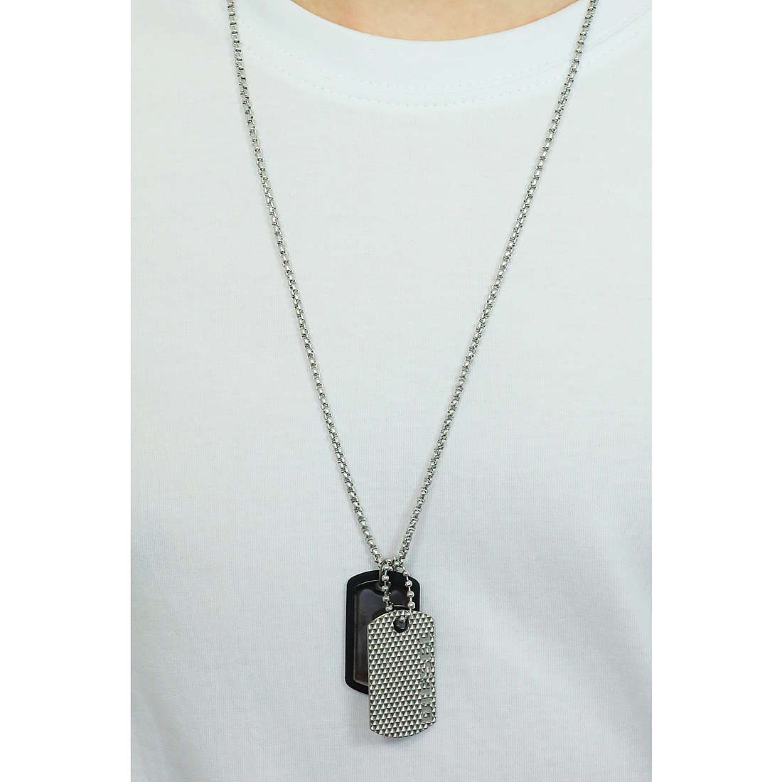 Diesel collane Double Dogtags uomo DX1314040 indosso