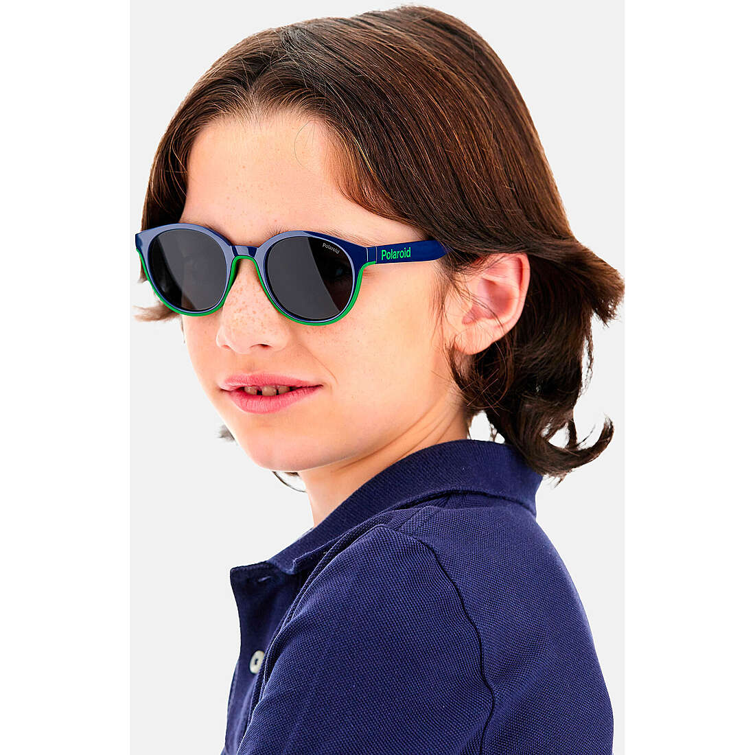 Polaroid occhiali da sole Kids bambino 203937RNB44M9 indosso