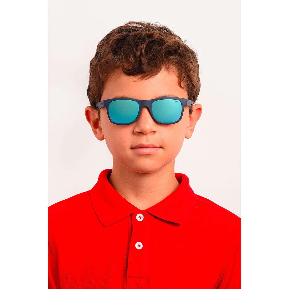 Polaroid occhiali da sole Kids bambino 233714CIW46JY indosso