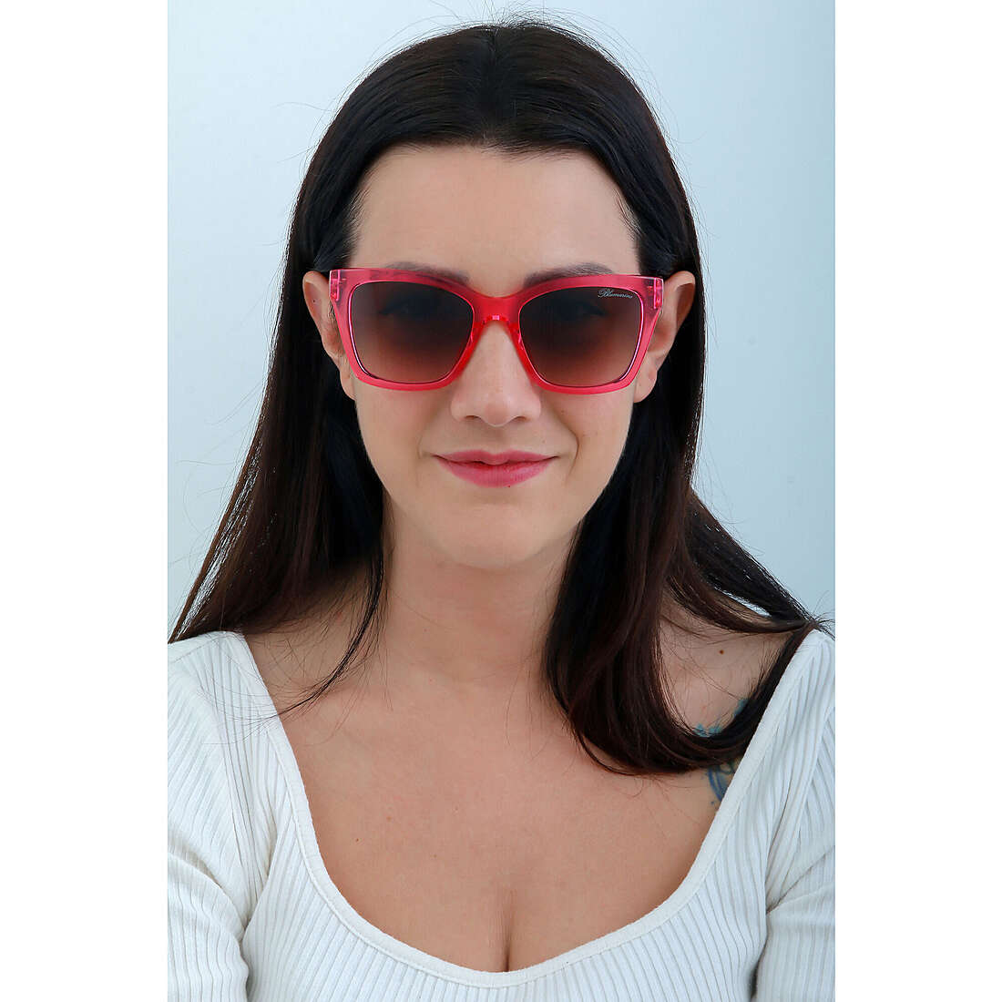 Blumarine occhiali da sole donna SBM80503GB indosso