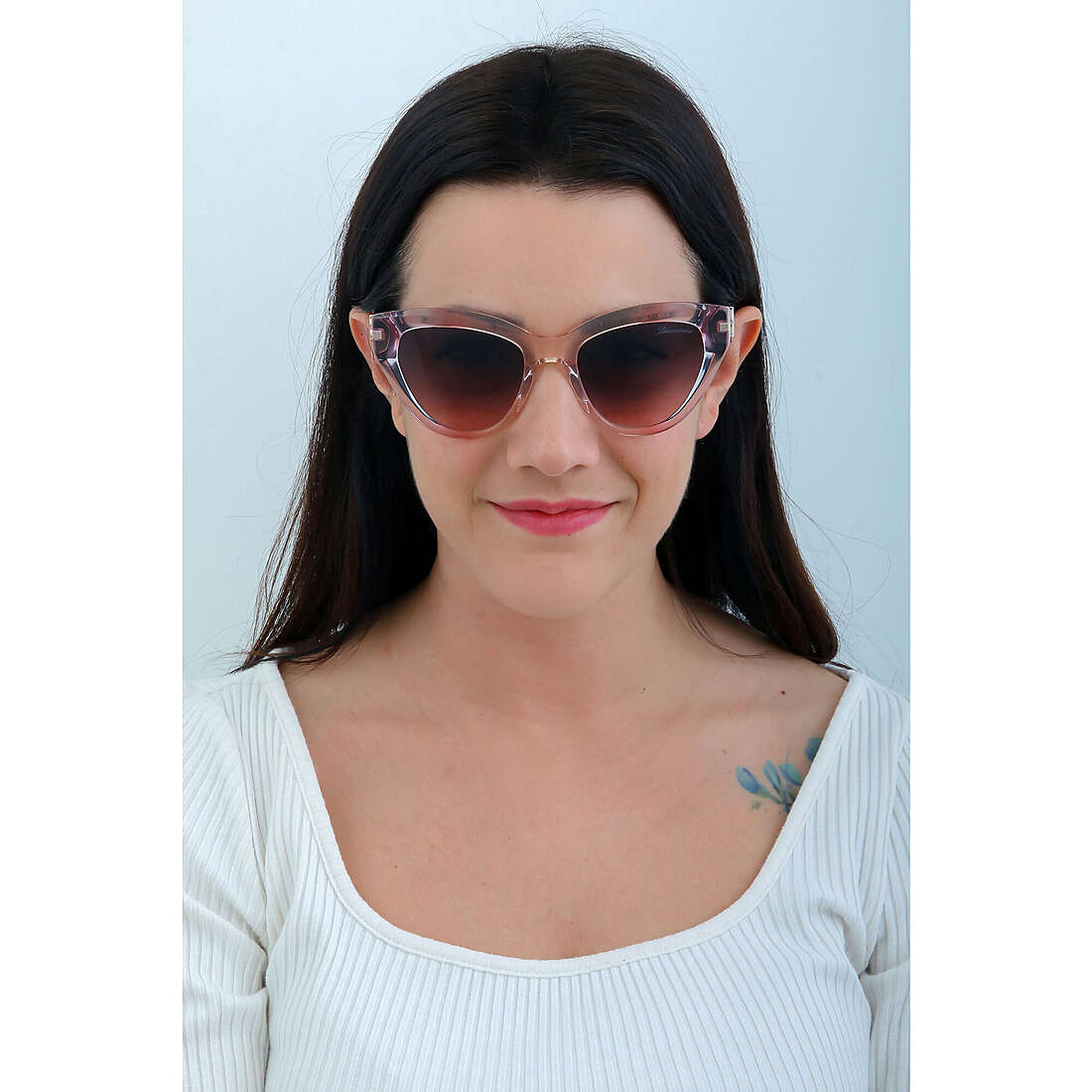 Blumarine occhiali da sole donna SBM8280U61 indosso