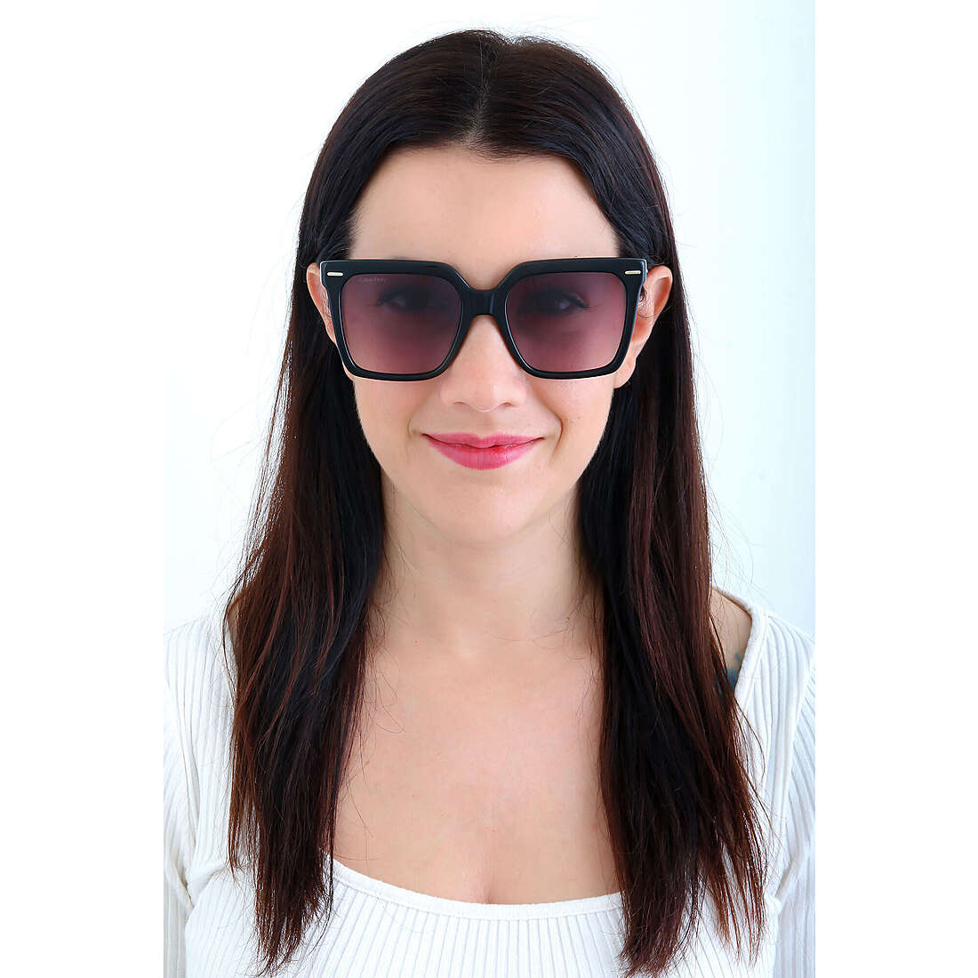 Calvin Klein occhiali da sole donna CK22534S5518001 indosso