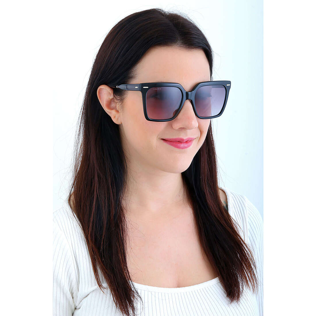 Calvin Klein occhiali da sole donna CK22534S5518001 indosso