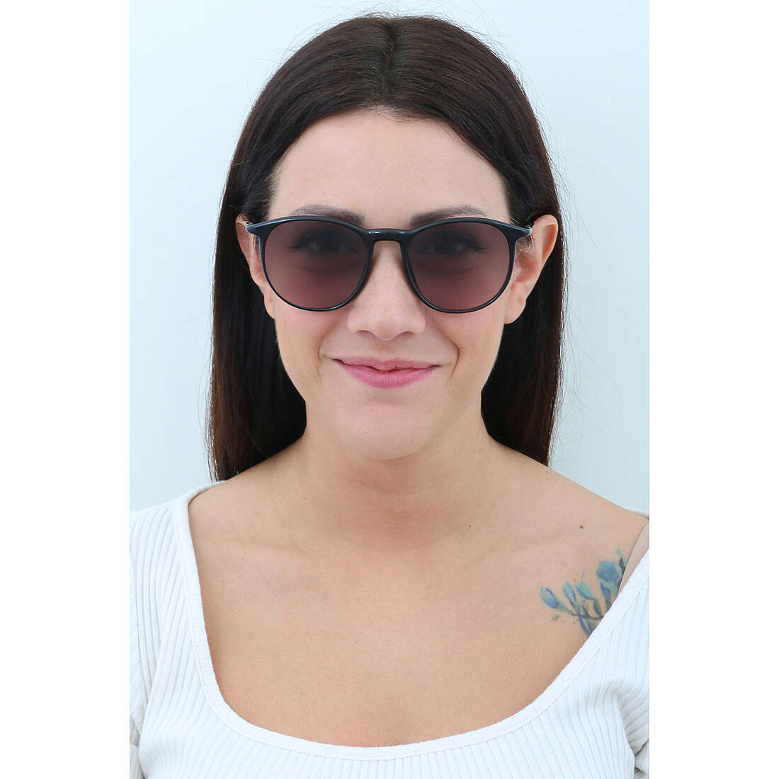 Calvin Klein occhiali da sole unisex CK22537S5319001 indosso