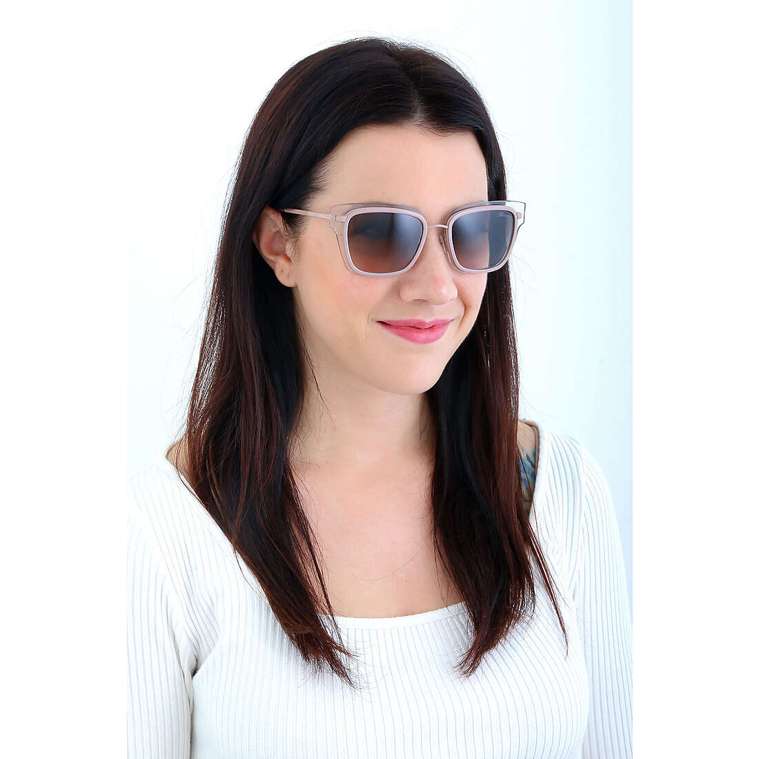Blumarine occhiali da sole donna SBM1035101AC indosso