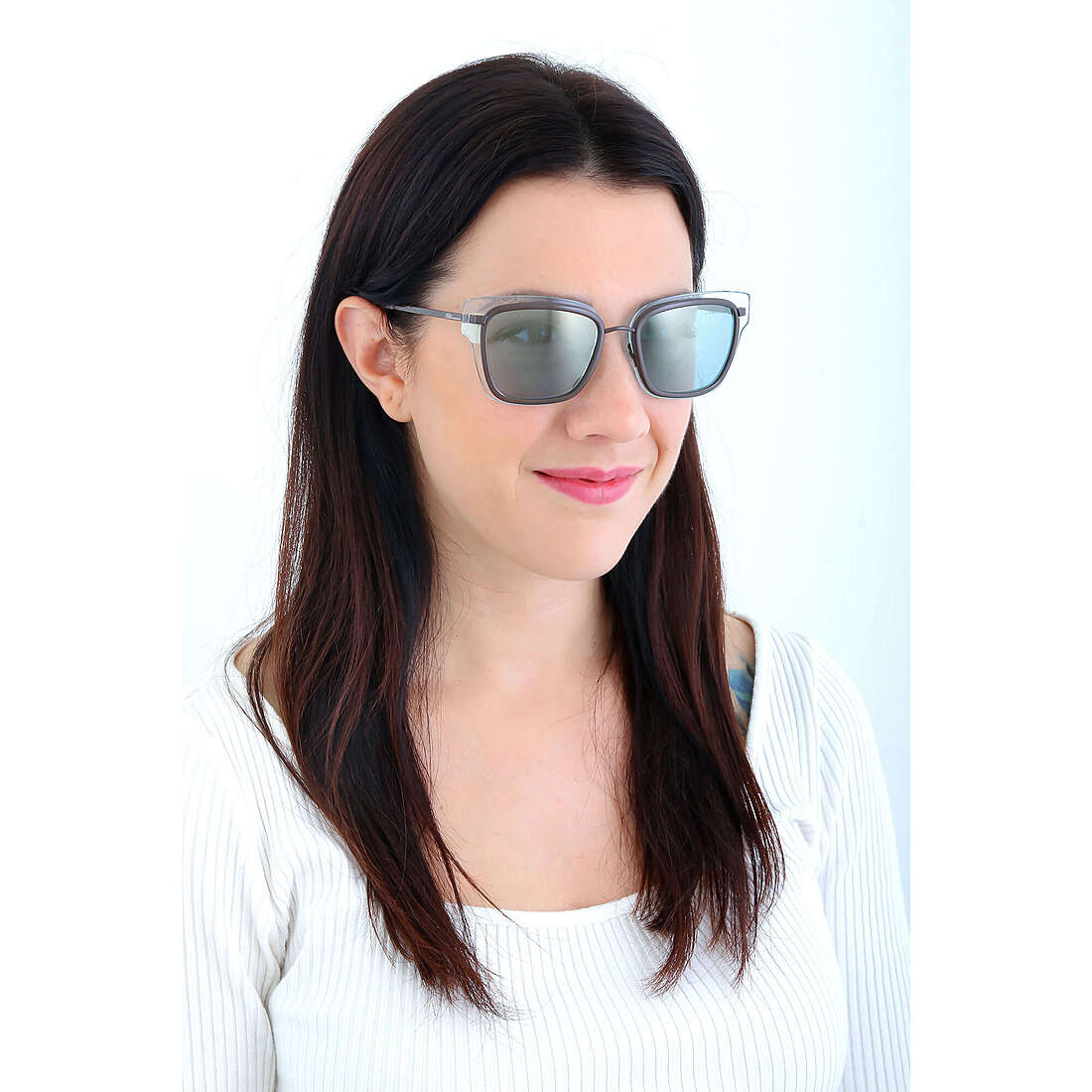Blumarine occhiali da sole donna SBM103517U2G indosso