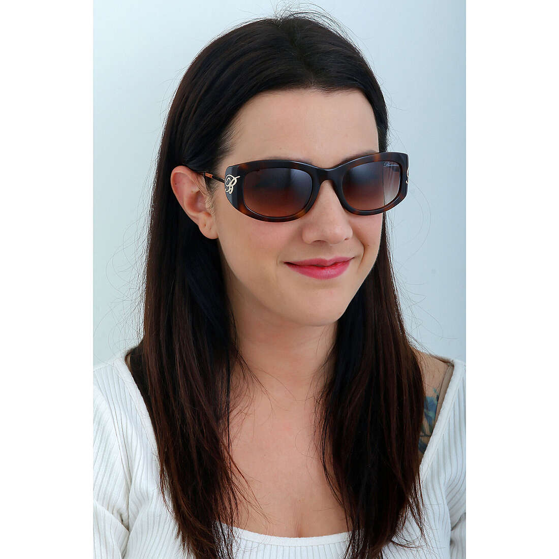 Blumarine occhiali da sole donna SBM7790752 indosso