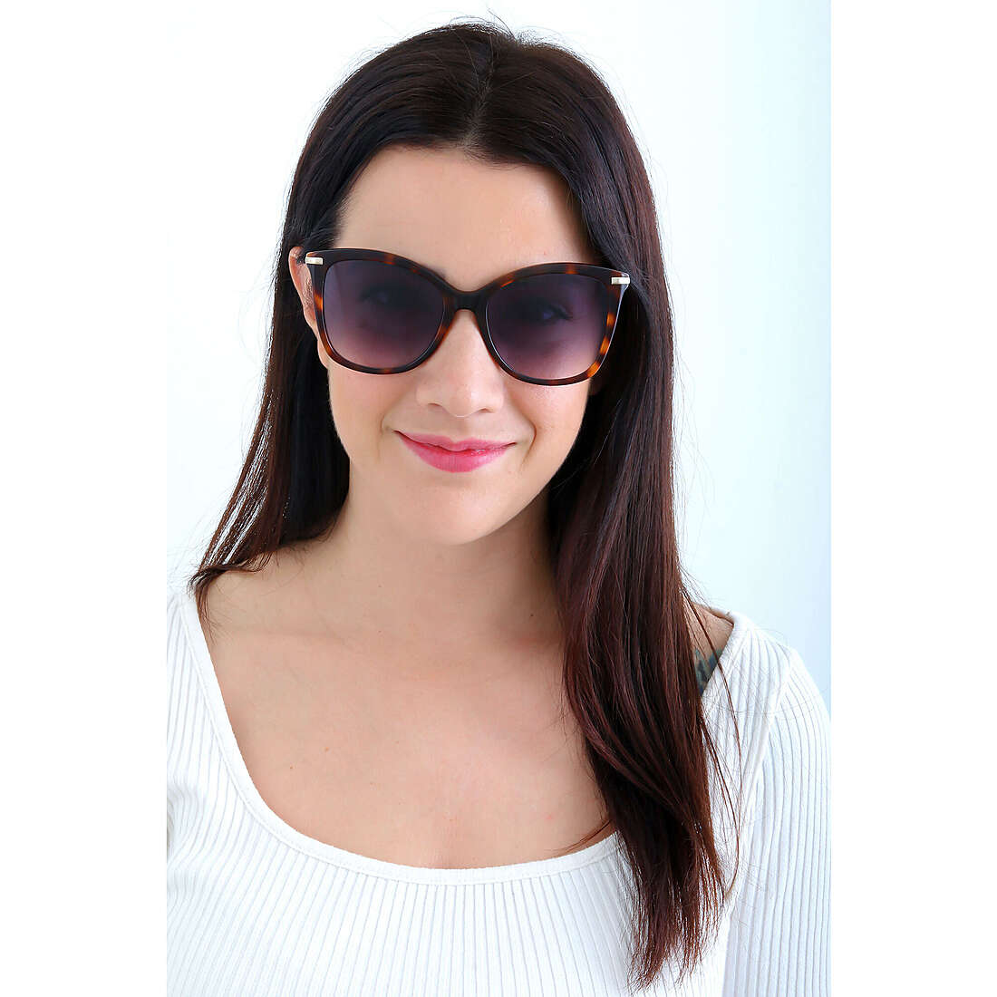 Calvin Klein occhiali da sole donna CK22514S5518220 indosso