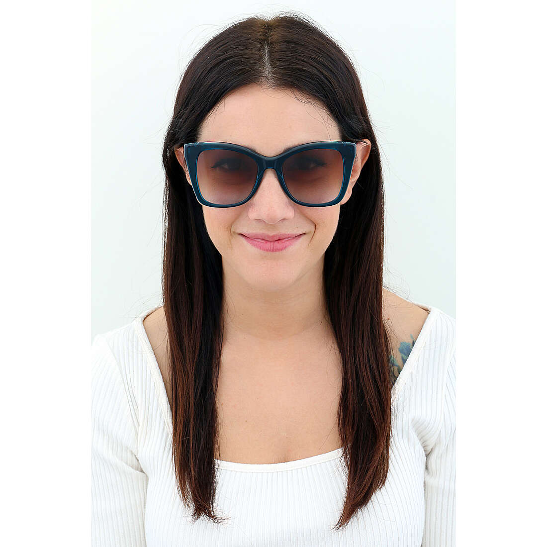 Calvin Klein occhiali da sole donna CK22530S5319432 indosso