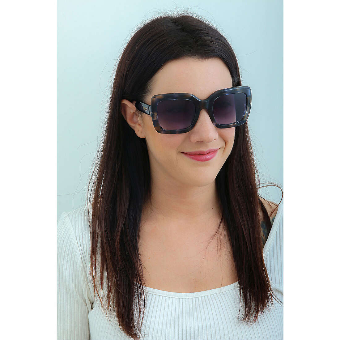 Nina Ricci occhiali da sole donna SNR3220811 indosso