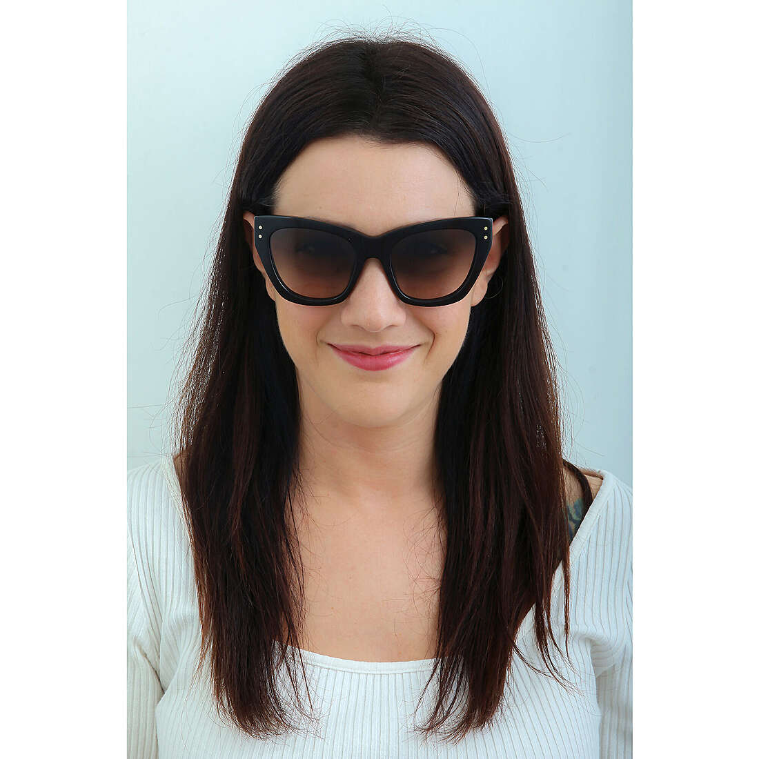 Nina Ricci occhiali da sole donna SNR3230909 indosso