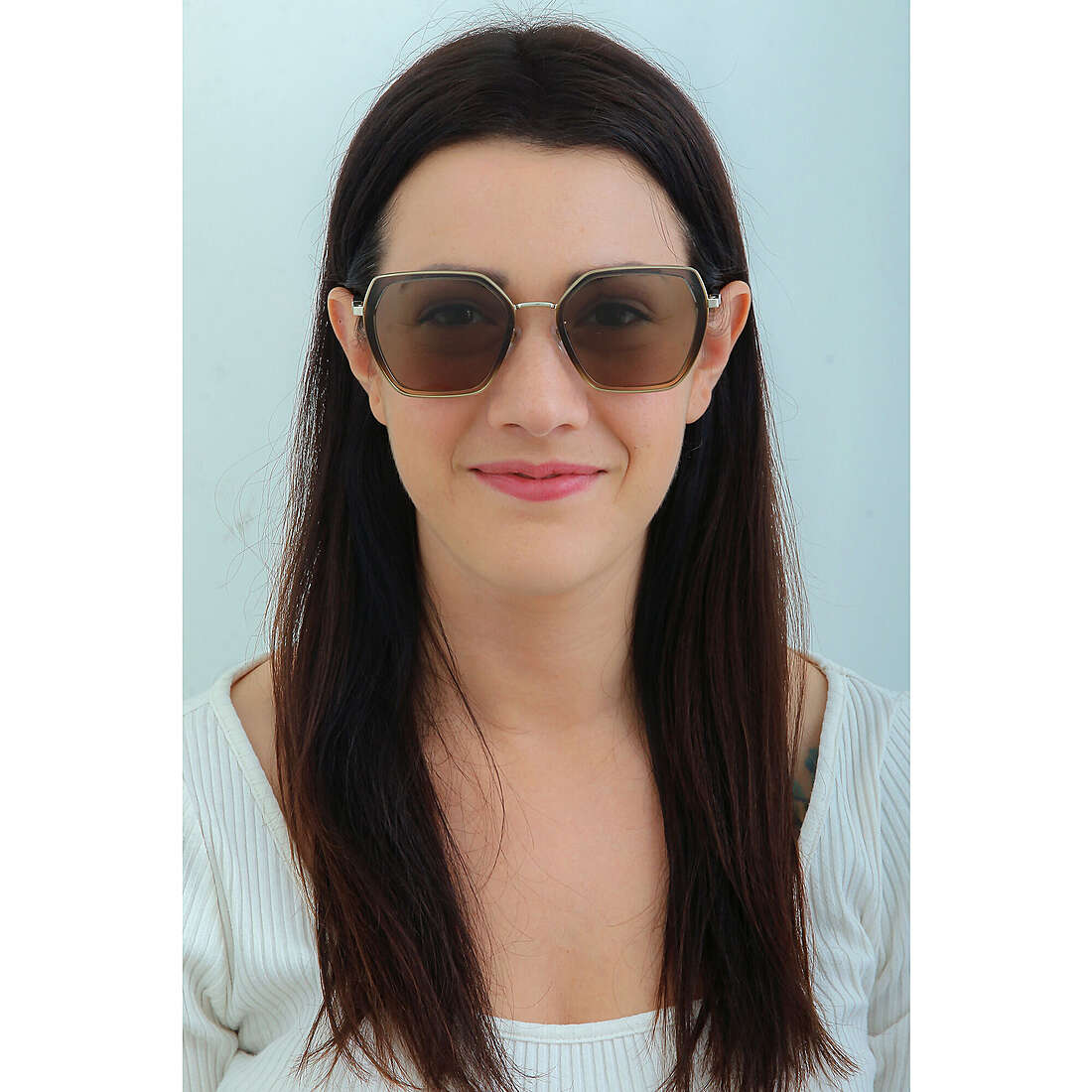 Nina Ricci occhiali da sole donna SNR3590AG1 indosso