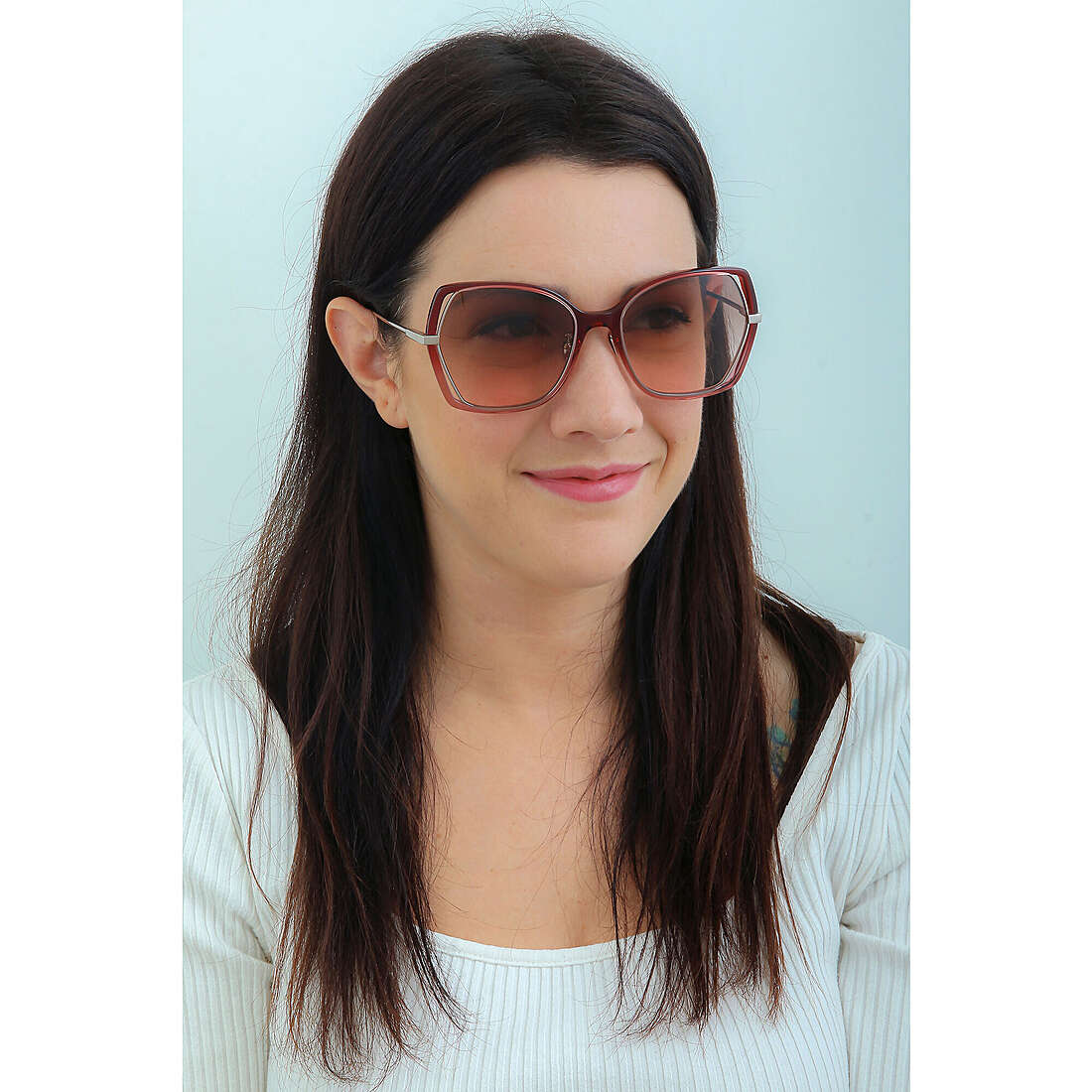 Nina Ricci occhiali da sole donna SNR3610AQ8 indosso