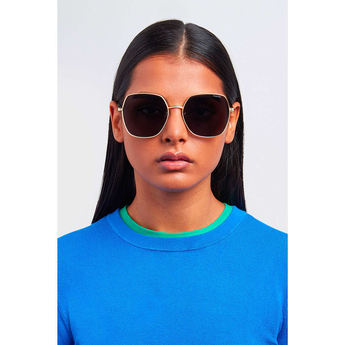 Polaroid occhiali da sole Cool donna 204844RHL58M9 indosso