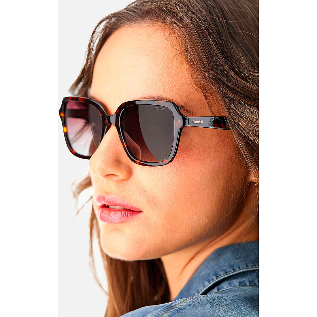 Polaroid occhiali da sole Essential donna 20341108653LA indosso