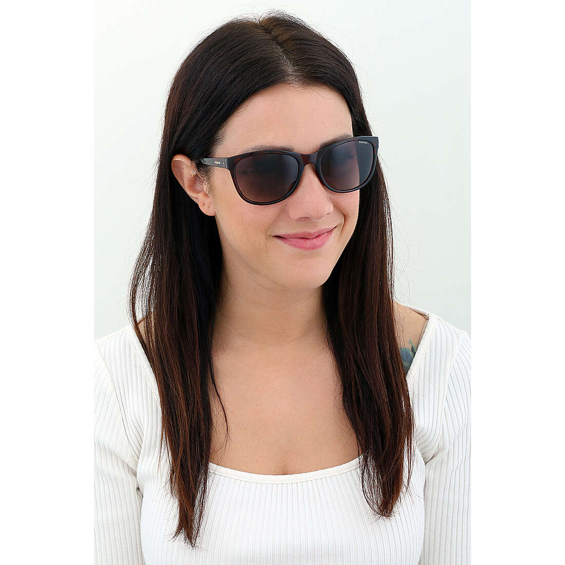 Polaroid occhiali da sole Essential donna 20342208655LA indosso