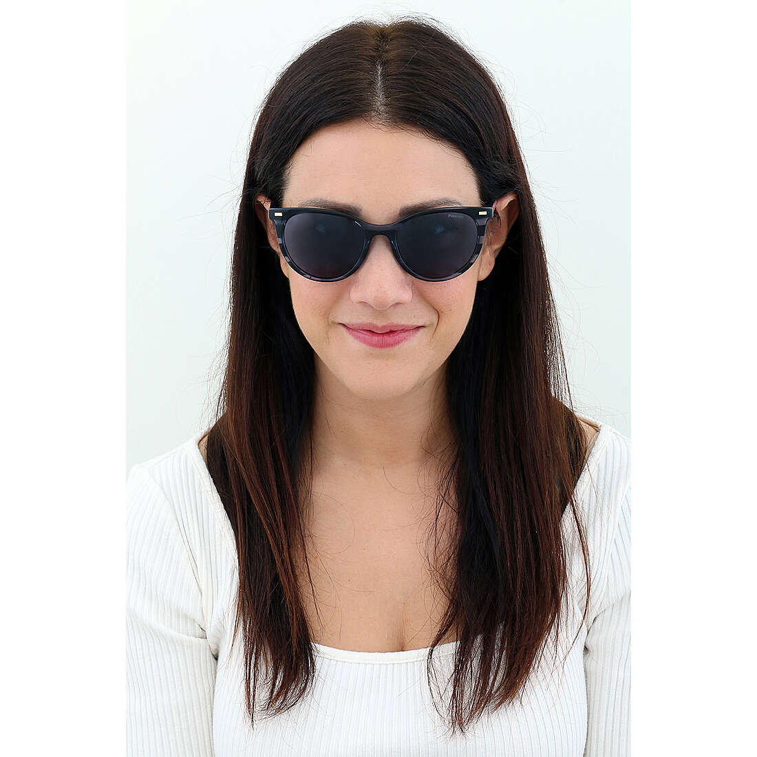 Polaroid occhiali da sole Essential donna 203945JBW52C3 indosso