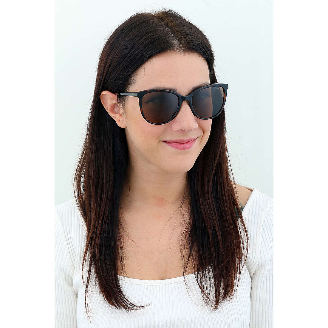 Polaroid occhiali da sole Essential donna 20569908655SP indosso