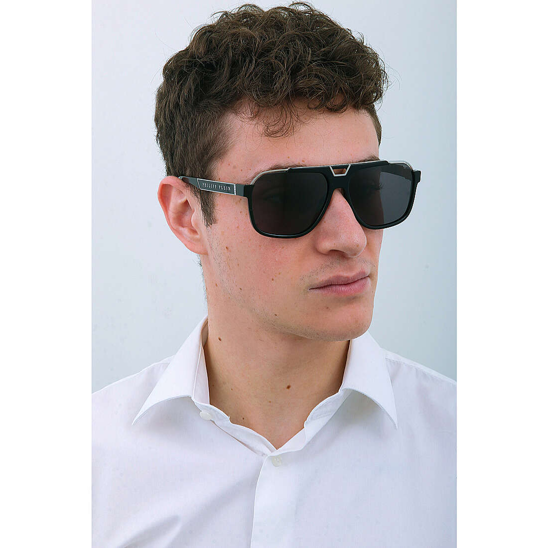 Philipp Plein occhiali da sole uomo SPP046M0700 indosso