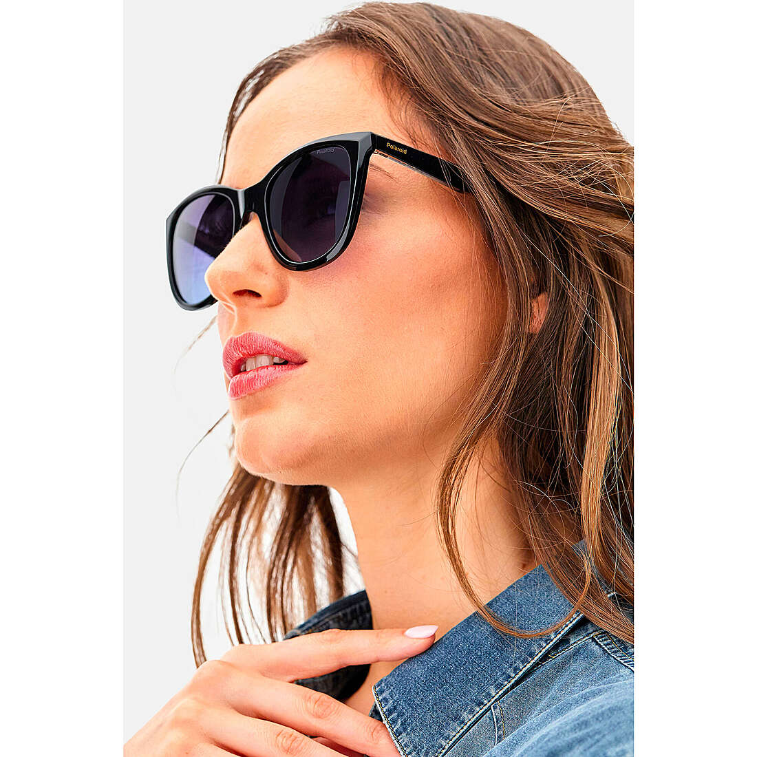 Polaroid occhiali da sole Essential donna 20342080752WJ indosso