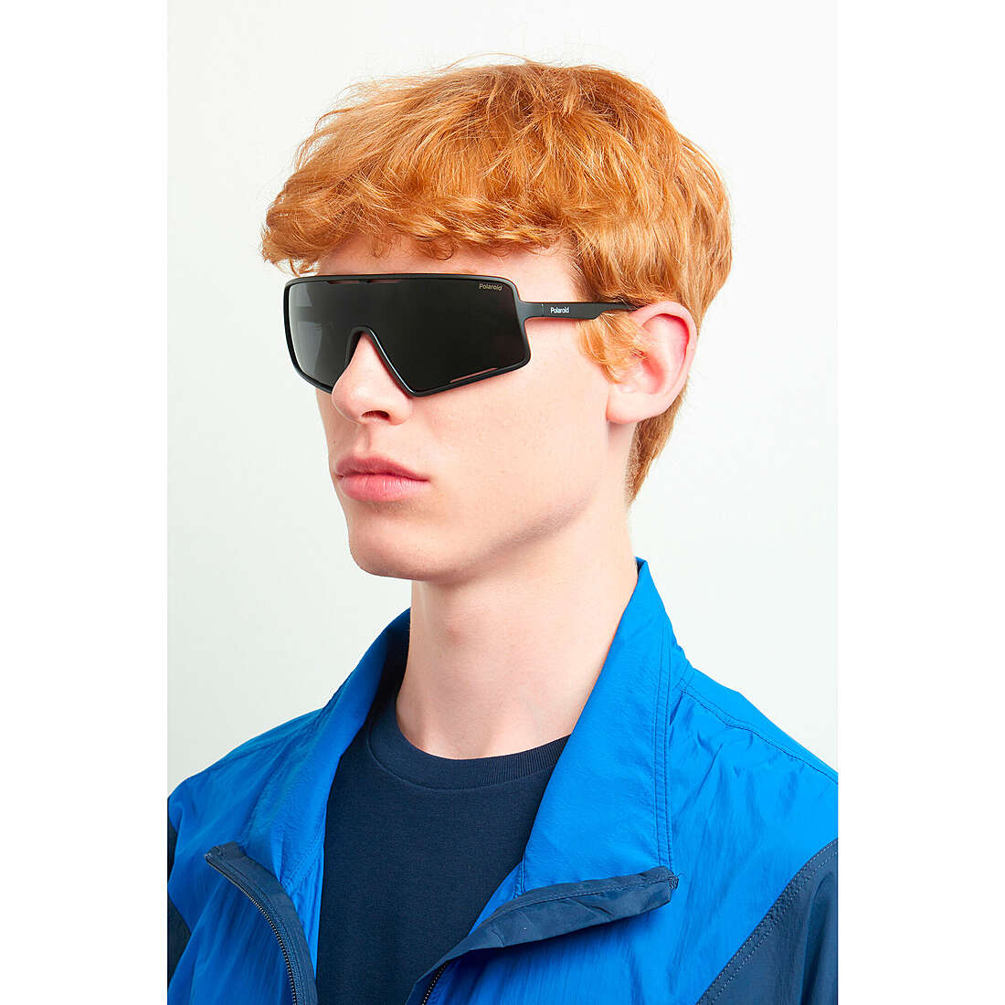 Polaroid occhiali da sole Sport uomo 20534300399M9 indosso