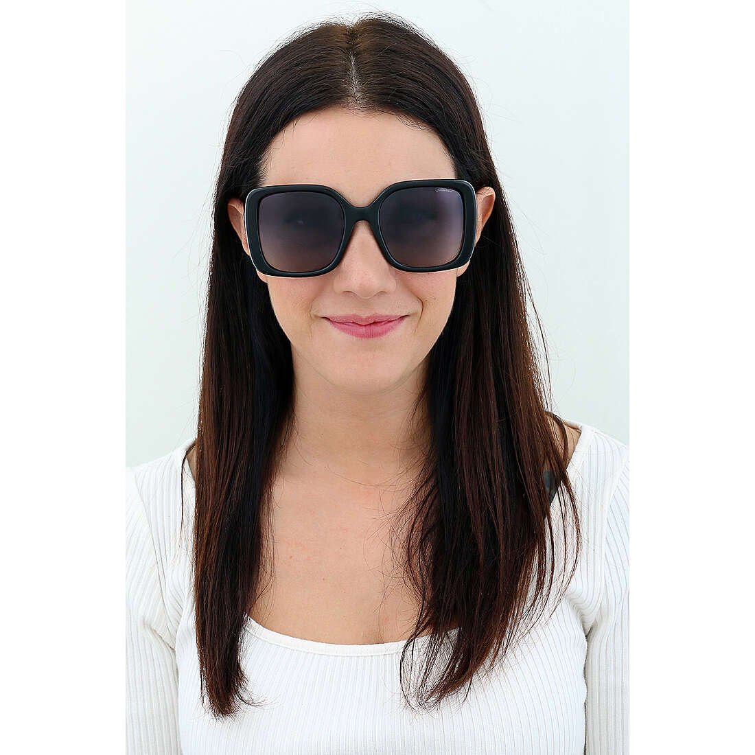 Polaroid occhiali da sole Essential donna 20136080755WJ indosso