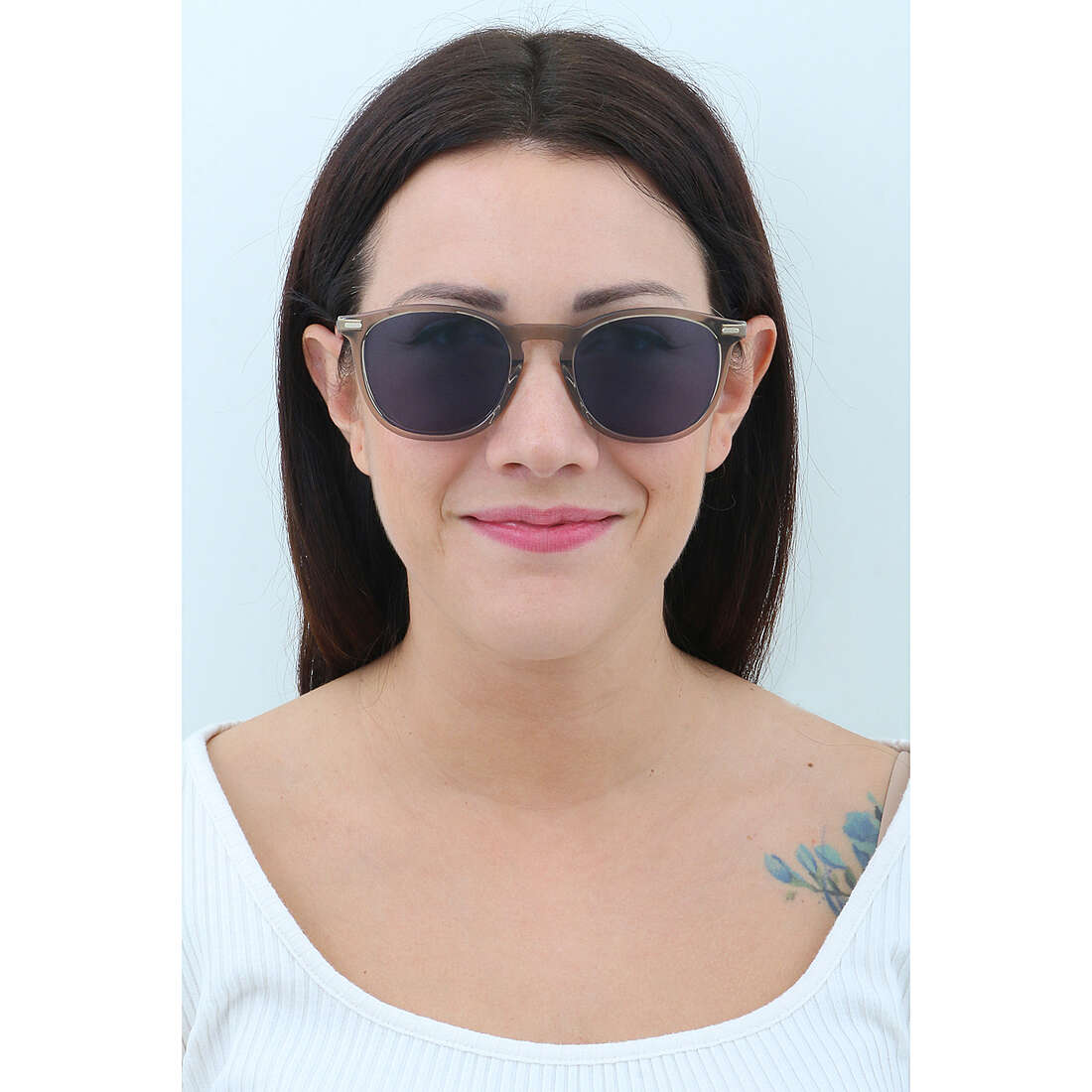 Calvin Klein occhiali da sole unisex CK22533S5221058 indosso