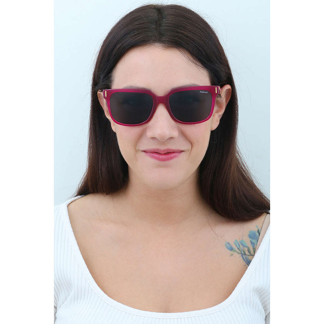 Polaroid occhiali da sole Cool unisex 205688MU154M9 indosso
