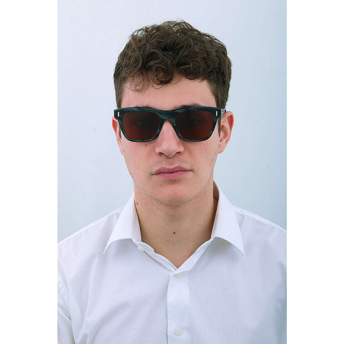 Calvin Klein occhiali da sole uomo 594415319420 indosso