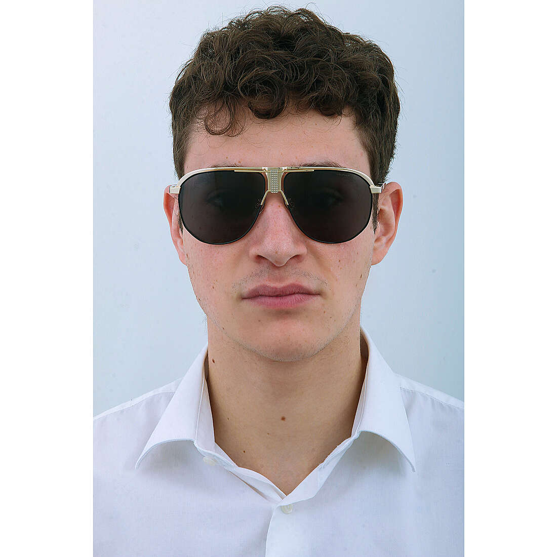 Chopard occhiali da sole uomo SCHF8262301P indosso