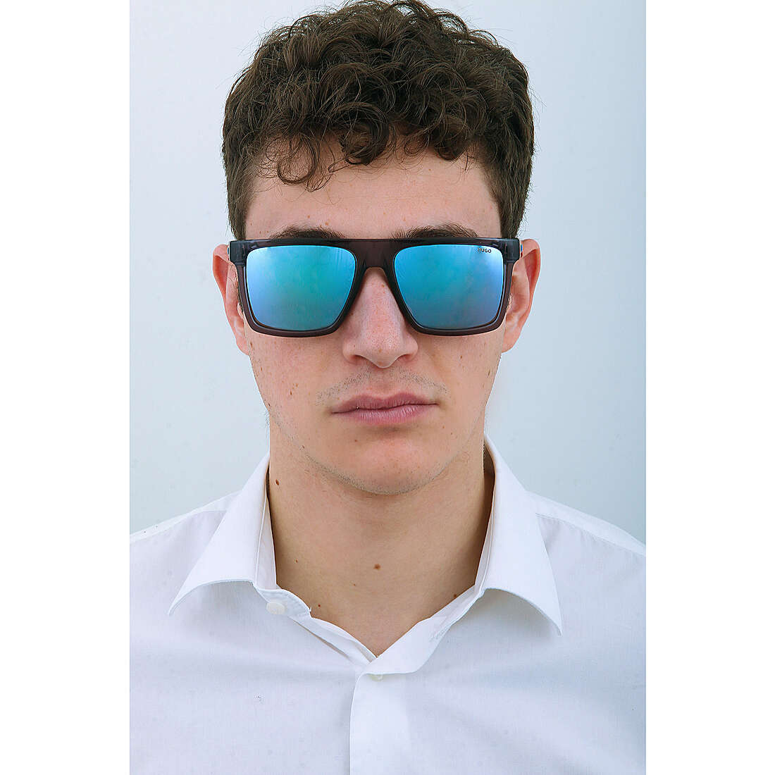Hugo occhiali da sole uomo 203009PJP563J indosso