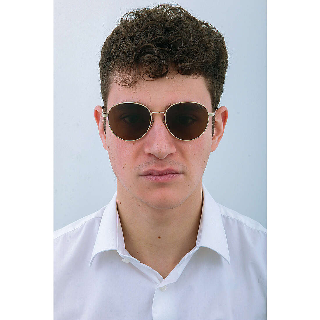 Polaroid occhiali da sole Essential uomo 20533701Q54SP indosso