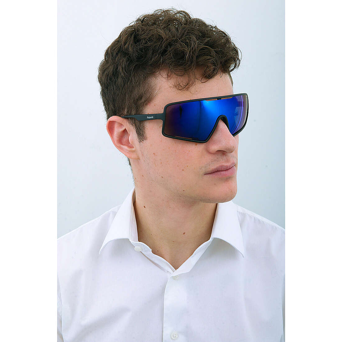 Polaroid occhiali da sole Sport uomo 205343FLL995X indosso