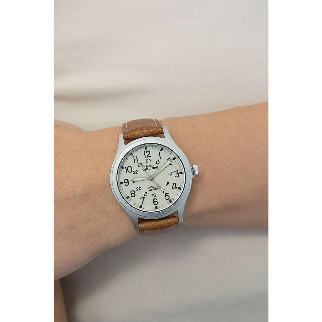 Timex solo tempo Scout donna TW4B11000 indosso