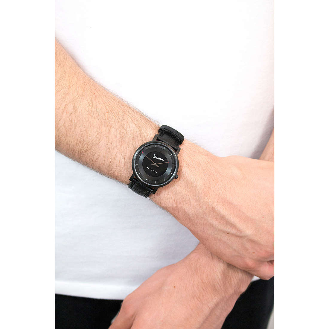 Vespa Watches solo tempo Classy uomo VA-CL01-BK-03BK-CP indosso