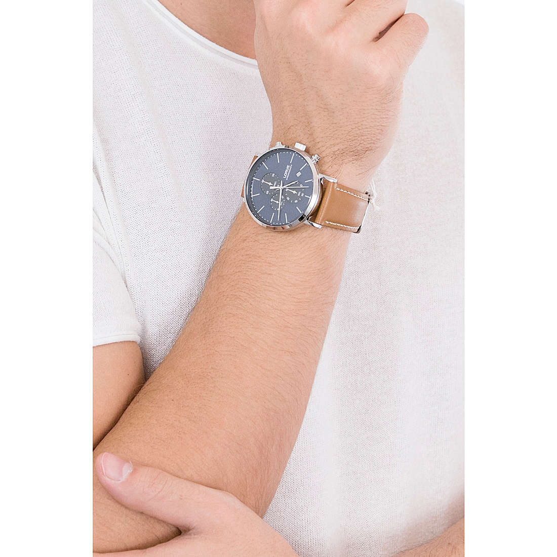 Lorus cronografi Classic uomo RM325FX9 indosso