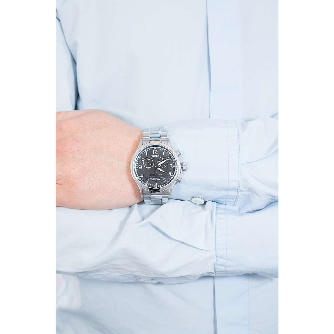 Timex cronografi Waterbury Collection uomo TW2R38400 indosso