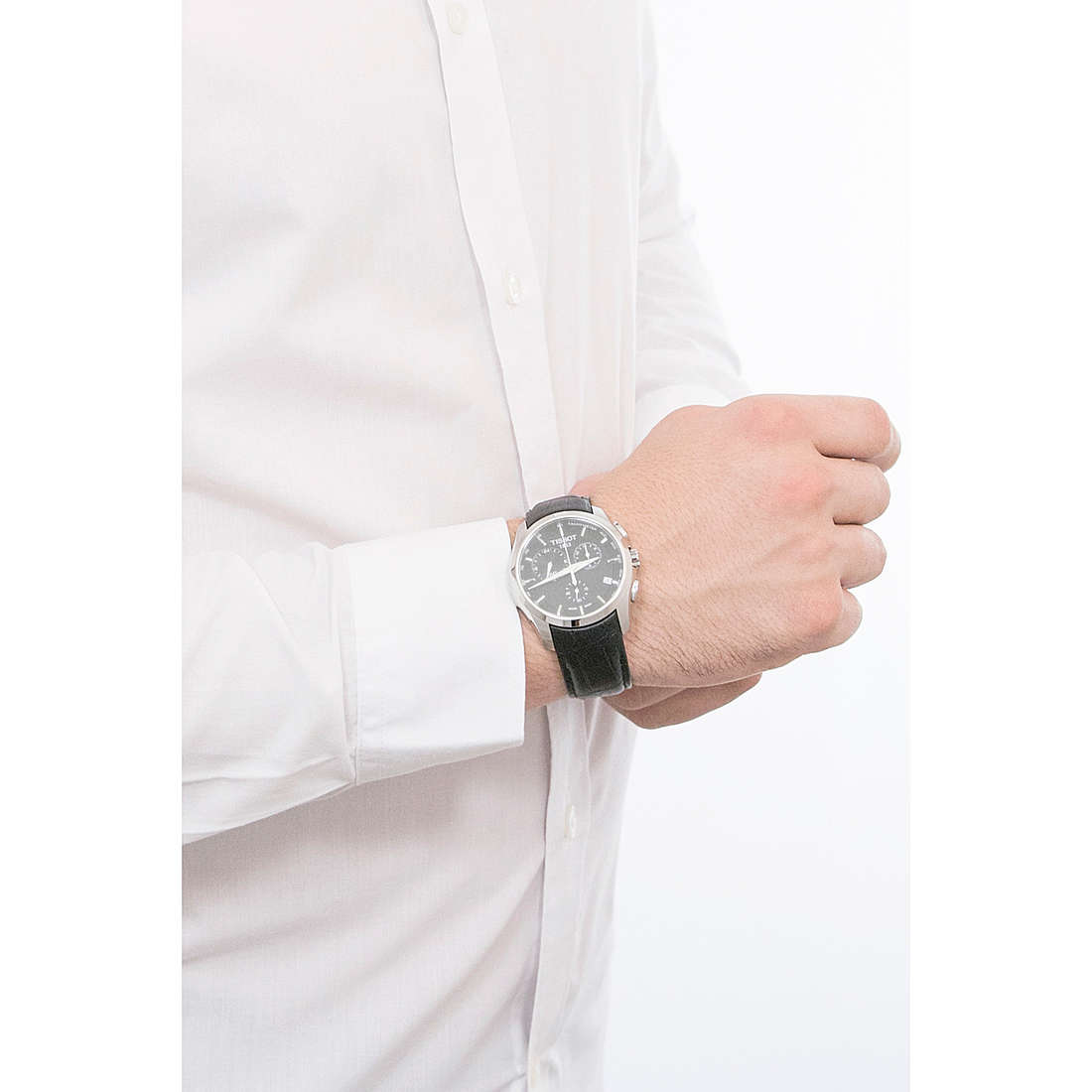Tissot cronografi T-Classic Couturier uomo T0354391605100 indosso
