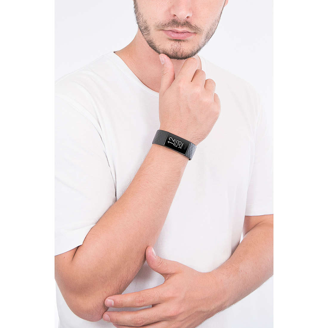 Fitbit digitali Charge uomo FB417BKBK indosso