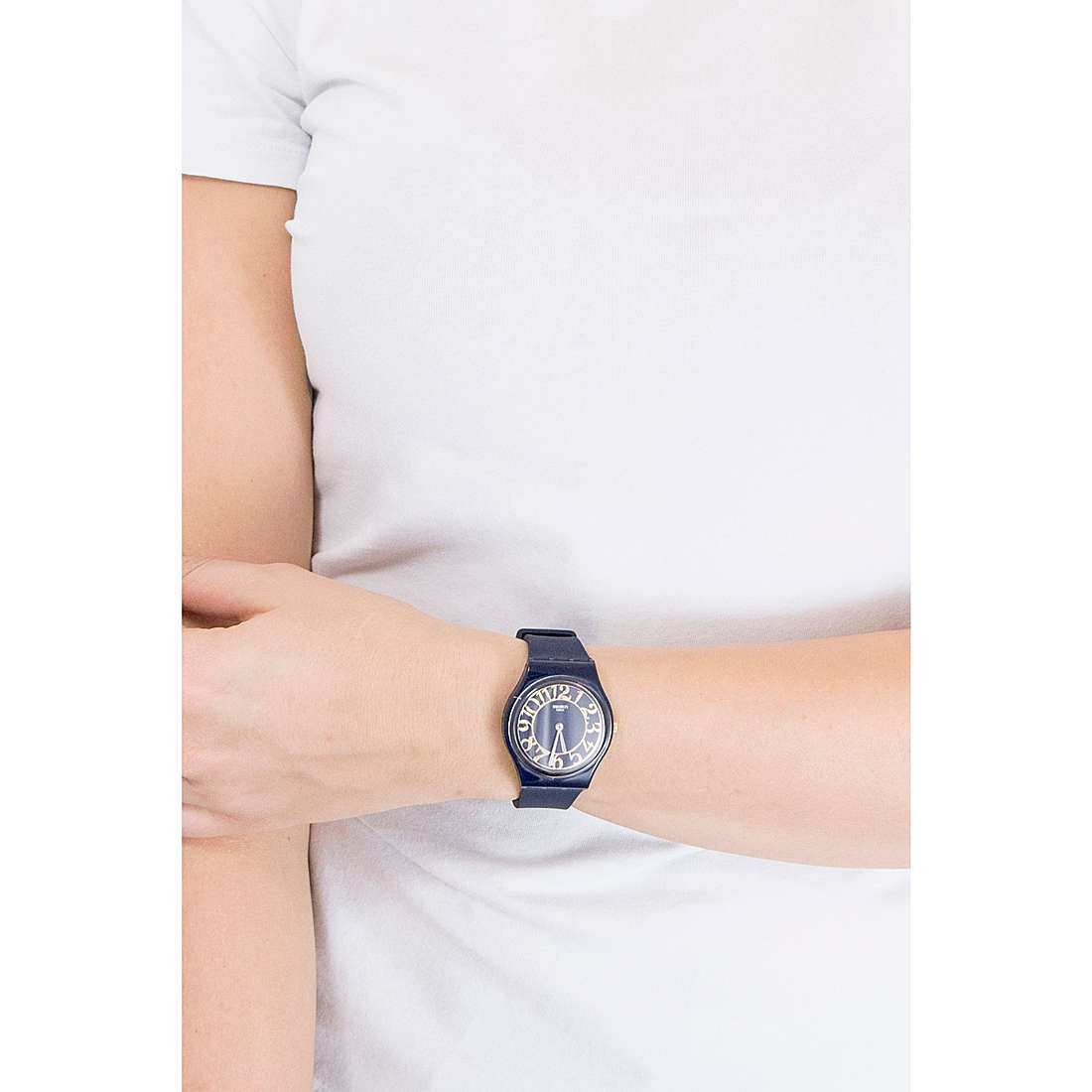 Swatch solo tempo Knightliness donna GN262 indosso