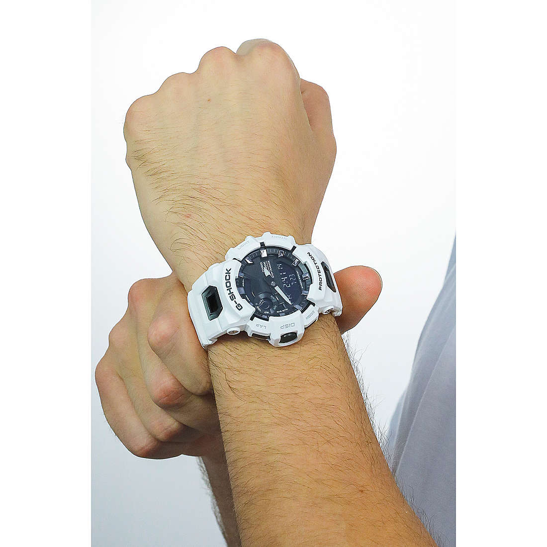 G-Shock Smartwatches G-Squad uomo GBA-900-7AER indosso