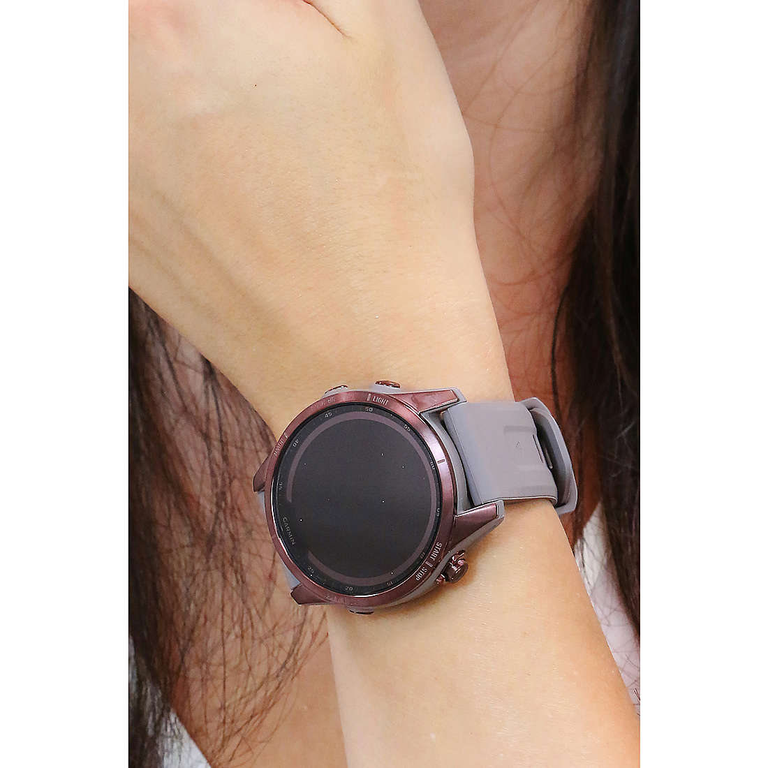 Garmin Smartwatches Fenix donna 010-02539-29 indosso