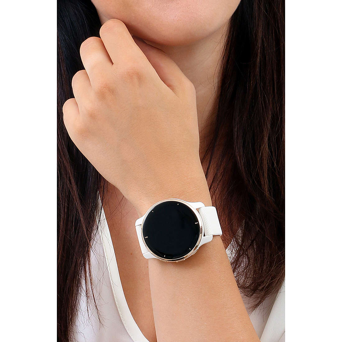 Garmin Smartwatches Venu donna 010-02496-12 indosso