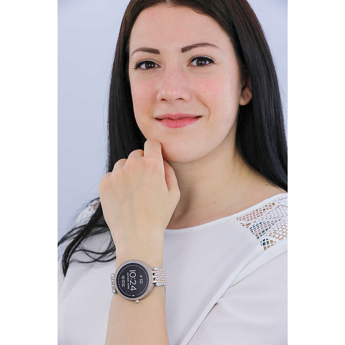 Michael Kors Smartwatches Darci donna MKT5129 indosso