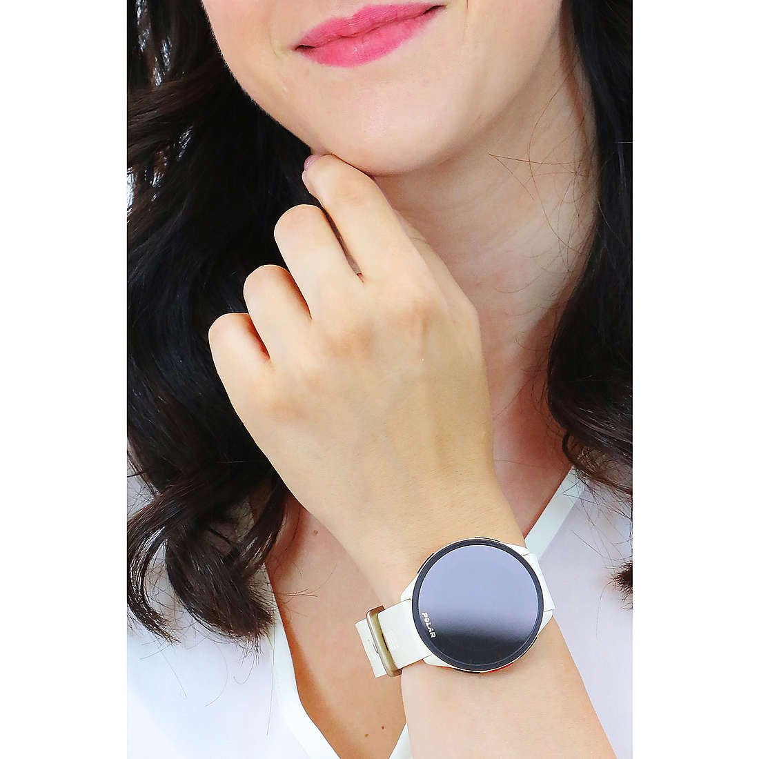 Polar Smartwatches Pacer donna 900102175 indosso