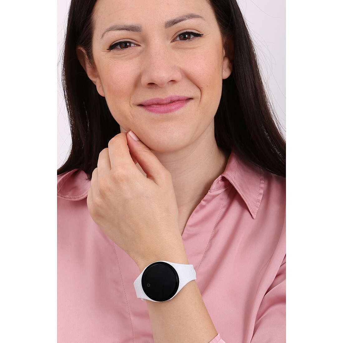 Techmade Smartwatches Freetime donna TM-FREETIME-GWH indosso