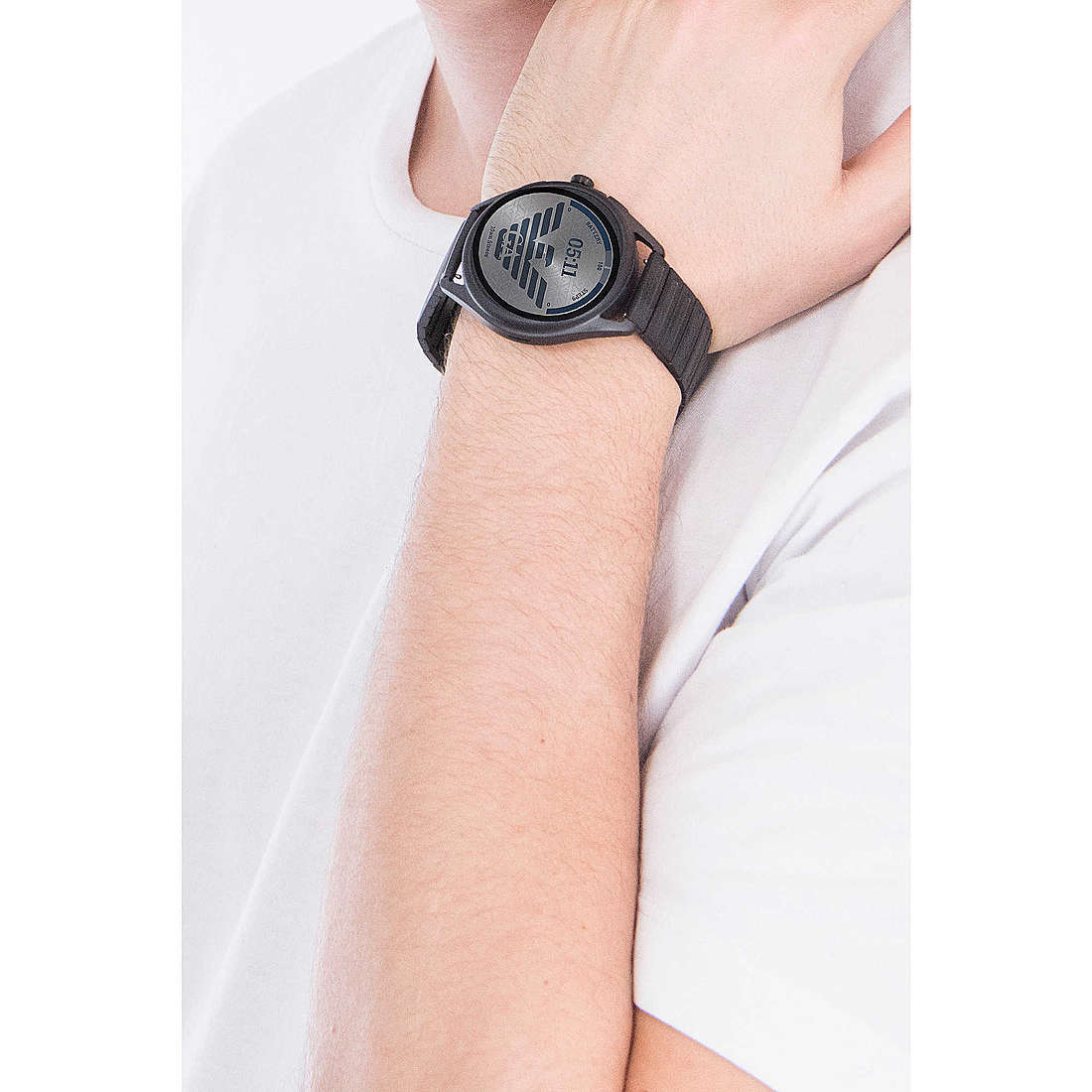 Emporio Armani Smartwatches uomo ART5029 indosso