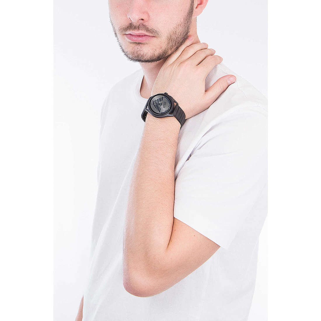 Emporio Armani Smartwatches uomo ART5029 indosso
